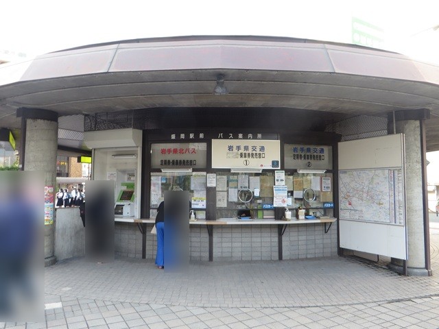 JR盛岡駅前のバス案内所